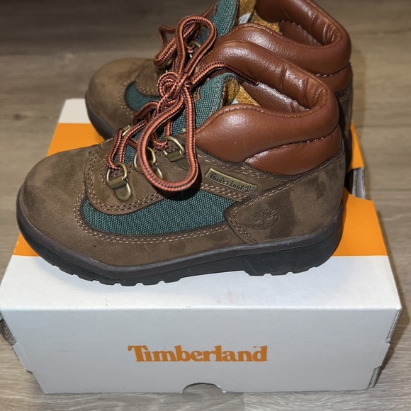 Timberland 6 inch Field Boots Toddler Size 9 Unisex - Picture 3 of 8